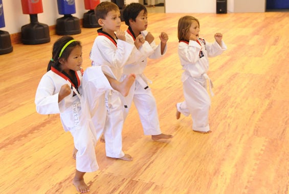 Alumnos en clase de taekwondo